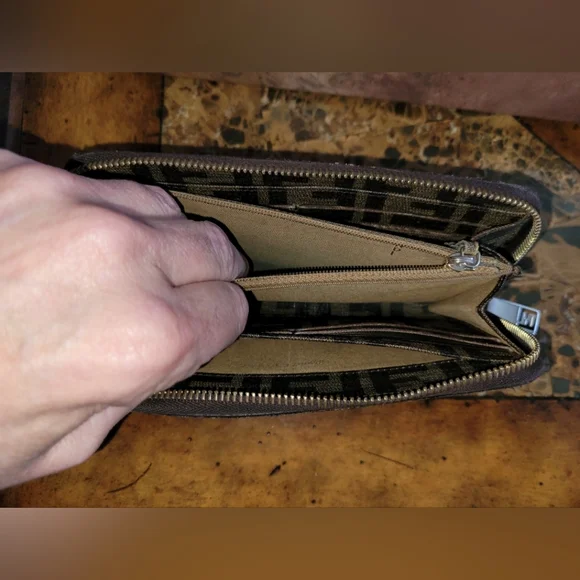 Fendi RARE Tobacco wallet multicolored polka-dot zucca wallet. - Picture 9 of 9